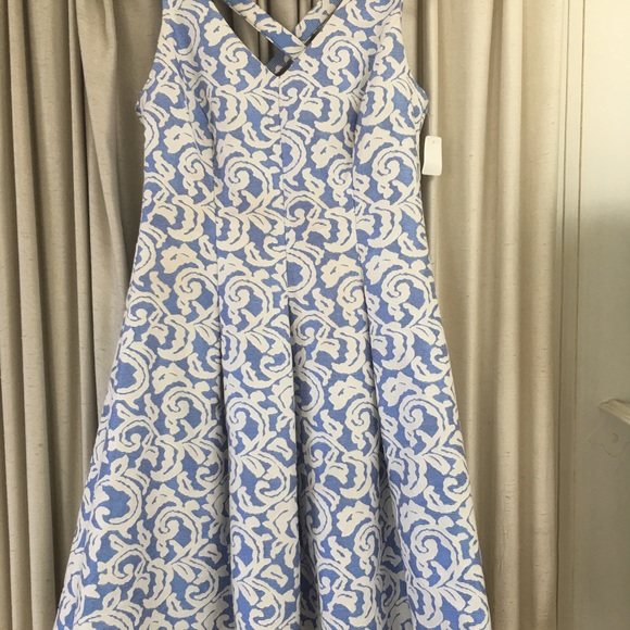 Dresses - Picture 1 of 4